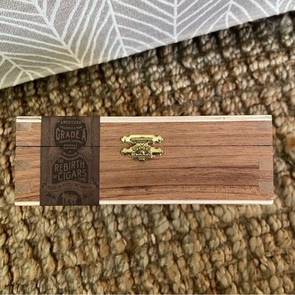 Empty Wooden Cigar Box Liga Privada T52 Stalk Cut Toro 152 x 52 - Picture 4 of 7